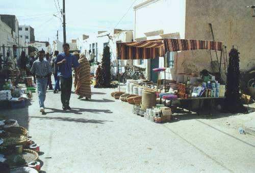 Marché berbère dans un village prs de Zarzis: b05-100
