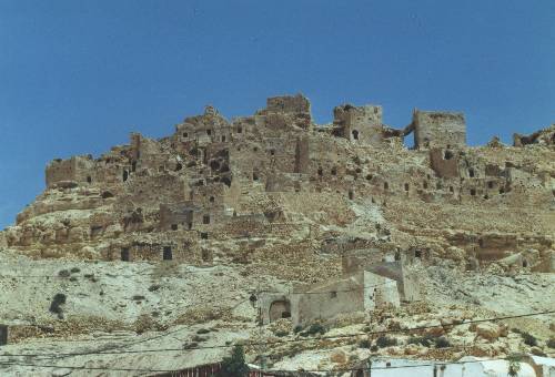 Le village troglodyte de Chenini: b15-100